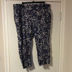 Lands' End Blue and White Patterned Capris